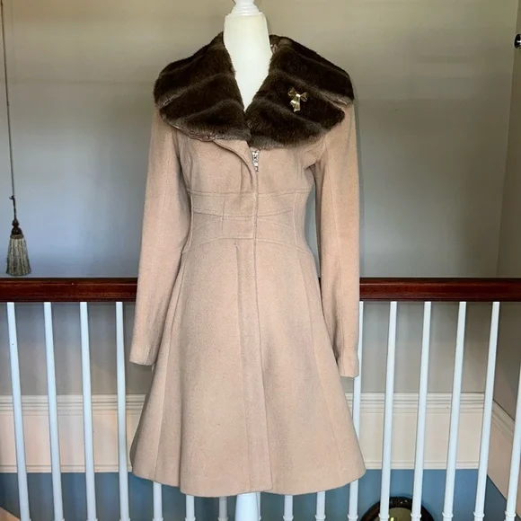 Jessica Simpson Vintage Style Tan Coat Fur Collar Size Small - Picture 1 of 8